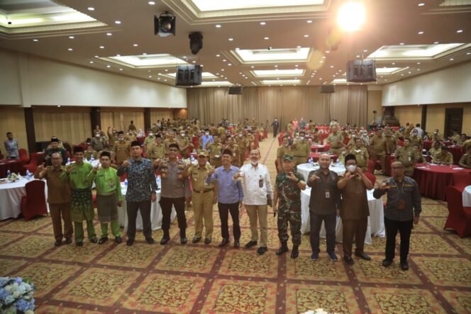 
<span style='color:#ff0000;font-size:14px;'>Ditaja Komisi Informasi Riau</span> <br> Bupati Sukiman Buka Implementasi UU Keterbukaan Informasi Publik