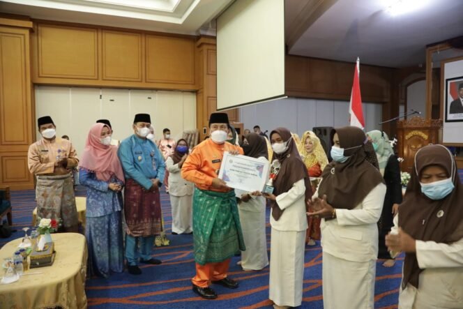 
<span style='color:#ff0000;font-size:14px;'>Peringatan HUT IGTKI PGRI Ke 72</span> <br> Bupati Sukiman Dorong Guru TK Jadi Guru Penggerak untuk Lahirkan Generasi Emas