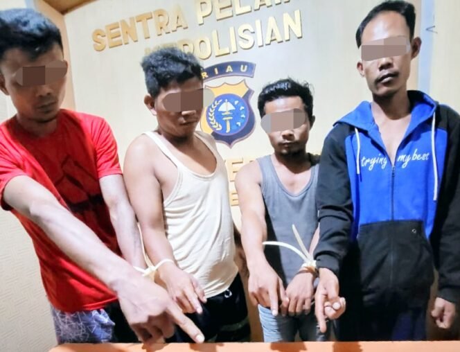 
<span style='color:#ff0000;font-size:14px;'>Miliki 5 Paket Sabu</span> <br> Empat Tersangka Pelaku Narkotika di Kepenuhan Diringkus Polisi