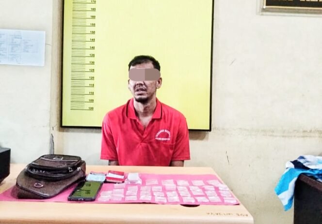 
<span style='color:#ff0000;font-size:14px;'>Miliki Narkotika Jeni Sabu 10,73 Gram</span> <br> Polisi Tangkap Pelaku Pemilik 29 Paket Sabu Dikebun Karet di RTU