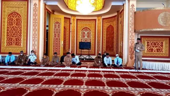 
FOTO : Wakil Bupati Rohul H. Indra Gunawan buka kegiatan Manasik Haji Kabupaten Rohul 1443 H/2022, diruang shalat Islamic Center Rohul, Senin (30/5/2022)