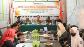 FOTO : Bawaslu Rohul Gelar Rakernis Pengelolaan Kehumasan, Peliputan, Dokumentasi dan Informasi Publik, Senin (23/5/2022)