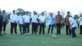 FOTO : Gubri buka laga Eksebisi ASN Pemprov vs Pemkab dilapangan Sepadan Pendalian, Jumat (13/5/2022)
