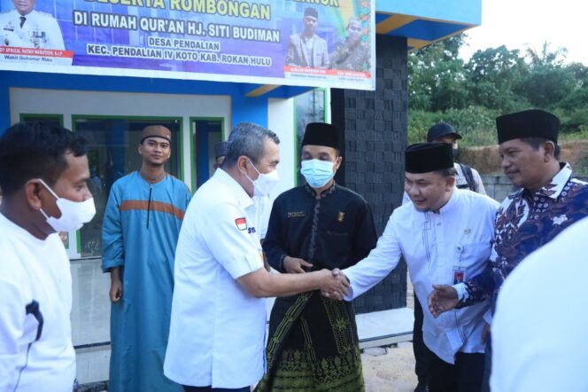 
FOTO : Gubri Tinjau Rumah Tahfidz Quran Hj Siti Budiman Pendalian, Jumat (13/5/2022)