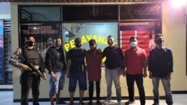 FOTO : Tersangka SA Alias RO. Pelaku Curat Blok P 1 Koperasi Usaha Mandiri PT SJI-COY Desa Kepenuhan Timur. Ditangkap Personil Polsek Kepenuhan, Sabtu (21/5/2022)