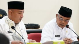 FOTO : Asisten II bidang Perekonomian dan Pembangunan Drs H. Ibnu Ulya M.Si, saat Rapat bersama Pemerintah Provinsi (Pemprov) Riau membahas rencana penambahan exit tol di Jalan Rantau Berangin-Tandun (Silam) Kabupaten Rokan Hulu (Rohul) pada Ruas Tol Bangkinang-Pangkalan. Jumat (20/5/2022).