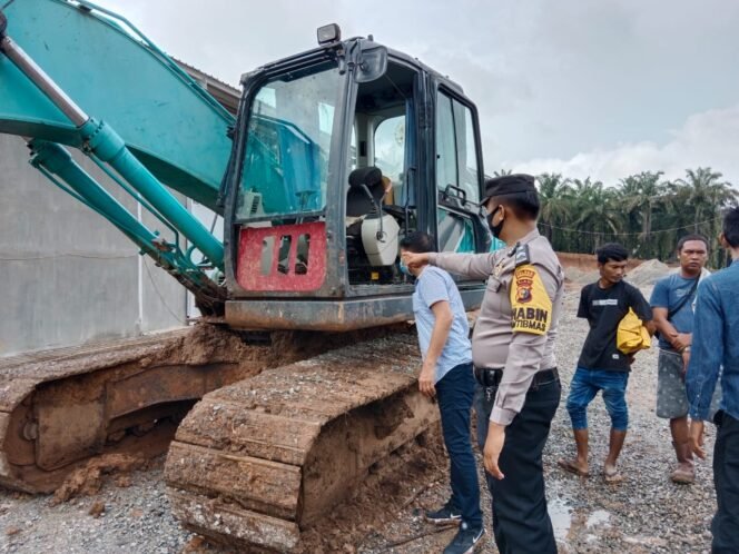 
<span style='color:#ff0000;font-size:14px;'>Kerugian Ditaksir Capai Puluhan Juta</span> <br> Komponen Alat Berat Dicuri, Polisi Lakukan Lidik