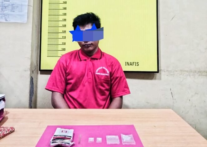 
Diciduk Dikebun Sawit, Pria Pemilik 4 Paket Sabu di Tangun Ditangkap Satres Narkoba