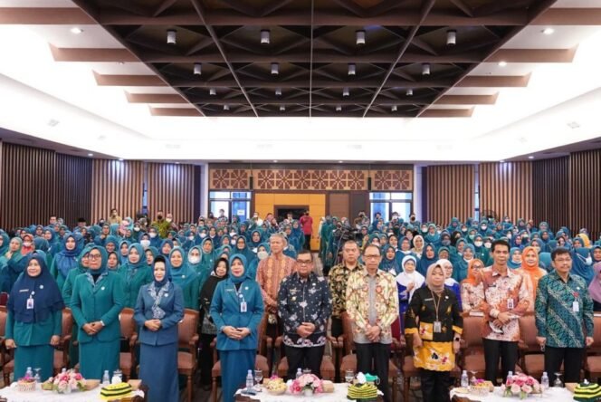 
<span style='color:#ff0000;font-size:14px;'>Puncak Peringatan HKG Ke 50 Tingkat Provinsi Riau</span> <br> Ketua TP PKK Rohul : Program PKK Upaya Wujudkan Kesejahteraan Keluarga