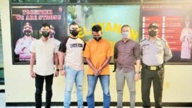 FOTO : Polsek Kepenuhan amankan seorang Tersangka, diduga melakukan Pemerasan dan Penganiayaan, Minggu (5/6/2022)