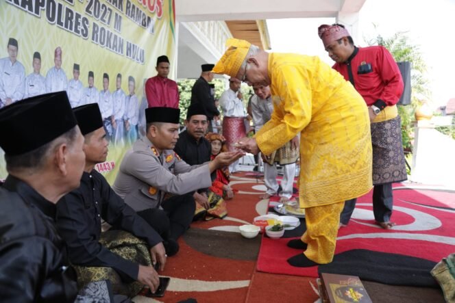 
Masuk Suku Kuti, Kapolres Rohul : Untuk Perbanyak Keluarga dan Pererat Silaturahmi
