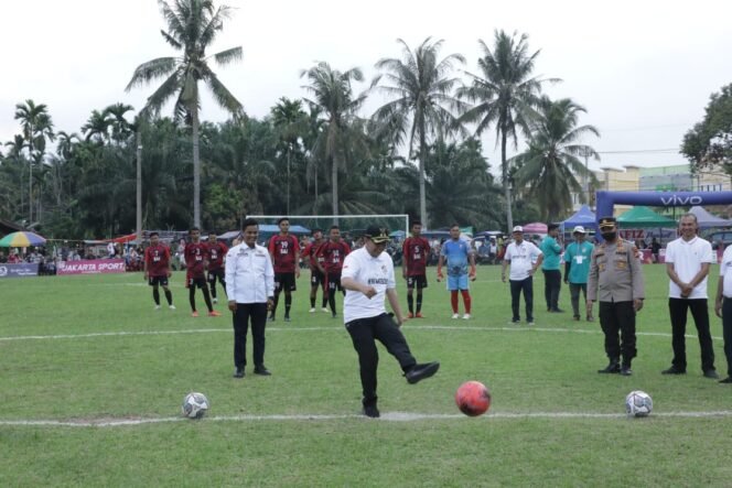 
Wabup Rohul Buka Turnamen Sepakbola Pemte CUP I