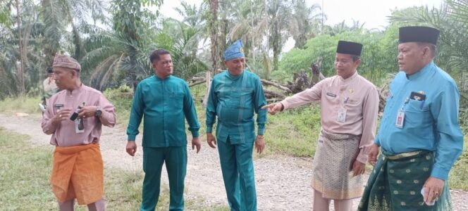 
Tinjau Danau Conga Teluk Riti, Dinas DKPP Rohul Manfaatkan Potensi untuk Budidaya Perikanan