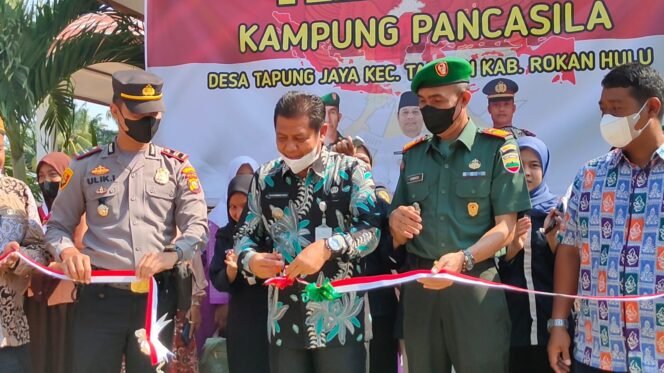 
Kampung Pancasila Diresmikan Camat Tandun, Kades Tapung Jaya Rohul Apresiasi TNI