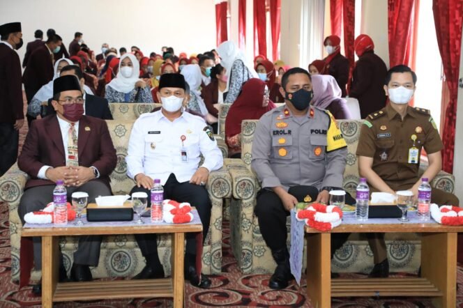 
<span style='color:#ff0000;font-size:14px;'>Hadiri Pelantikan DPD Dan DPK PPNI</span> <br> Ini Pesan Penting Wabup kepada Perawat di Rohul