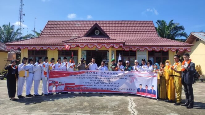 
Raih Sederet Prestasi, 17 Siswa SMA Negeri 1 Kepenuhan Terima Penghargaan