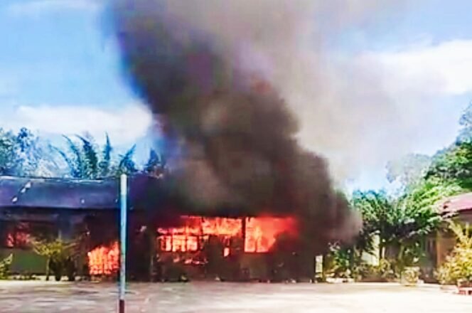 
SDN 006 Rambah Terbakar, 4 Unit Mobil Damkar dan BPBD Rohul Dikerahkan