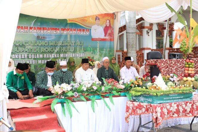 
<span style='color:#ff0000;font-size:14px;'>Peringatan Maulid Nabi Muhammad SAW</span> <br> Pemkab Rohul bersama Muslimat NU Gelar Pengajian Akbar