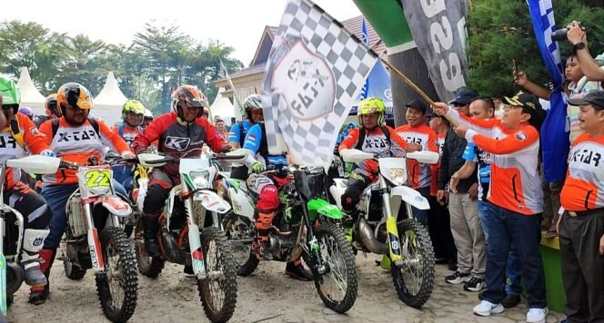 
<span style='color:#ff0000;font-size:14px;'>JRR Ke 10 Resmi Dilepas Bupati Rohul H. Sukiman</span> <br> 713 Rider Tancap Gas Taklukkan Track Puncak Anabawa di Kawasan Sipogas