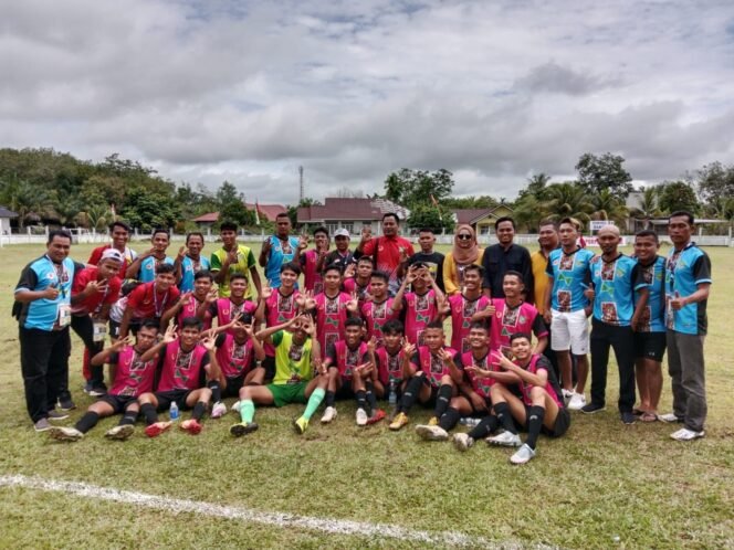 
Update Porprov X Riau, Tim Sepak Bola Rokan Hulu Raih 3 Poin Usai Tekuk Siak 4-1