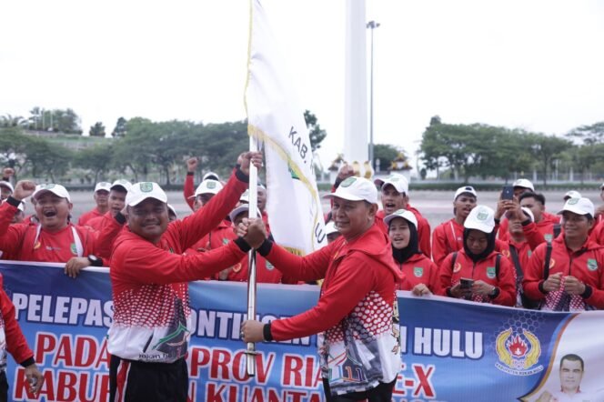 
Wabup Rohul Lepas Kontingen Atlet Rohul Ikuti Ajang Porprov Riau Ke X di Kuansing