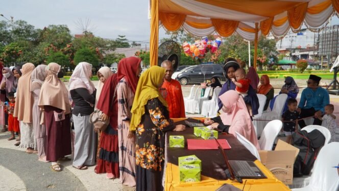 
<span style='color:#ff0000;font-size:14px;'>Perkuat Ketahanan Pangan Daerah</span> <br> Warga Rohul Antusias Ikuti Program Pasar Murah