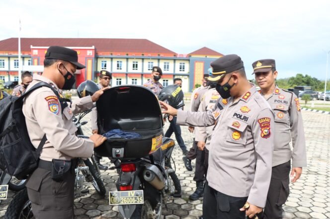 
Kapolres Rohul Serahkan Kaporlap untuk Dukung Kinerja Bhabinkamtibmas