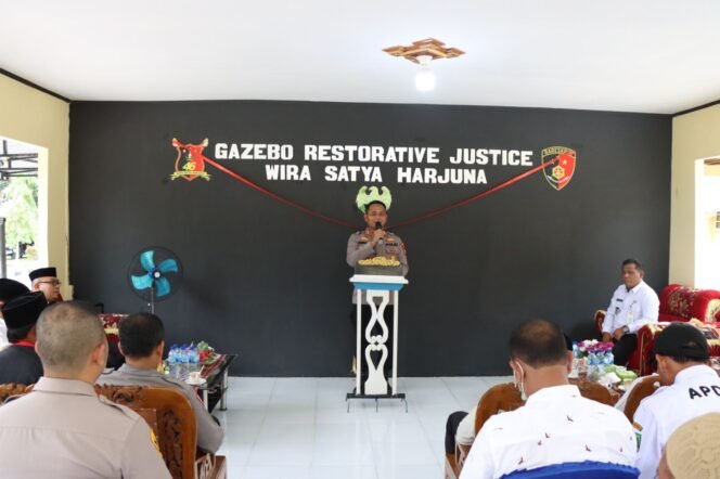 
Kapolres Rohul Resmikan Gazebo Restorative Justice di Mako Polsek Kepenuhan