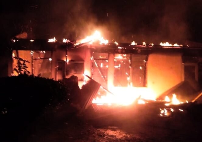 
Ini Dugaan Kuat Penyebab Terbakarnya Kantor BPD Desa Bono Tapung