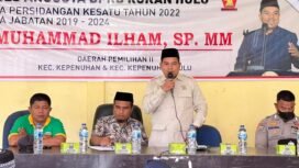 FOTO : Anggota DPRD Rohul M. Ilham SP MM memberikan sambutan saat menampung aspirasi masyarakat melalui Reses, di Kelurahan Kepenuhan Tengah, Kamis (24/11/2022)
