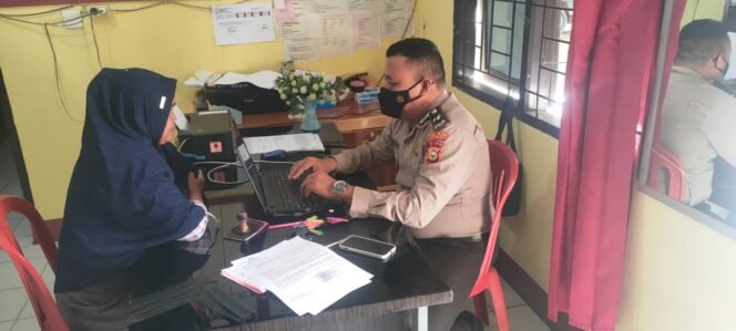 
Dilempar Pakai Piring, Kepala Sobek Hingga Enam Jahitan, Istri Lapor Suami ke Polsek Kabun