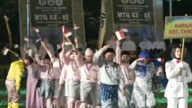 FOTO : Kafilah Tandun yang dipimpin Camat Tandun M. Rodi S.Sos sedang melakukan Defile Dalam rangka Pembukaan MTQ Ke-XXIII Tingkat Kabupaten Rokan Hulu