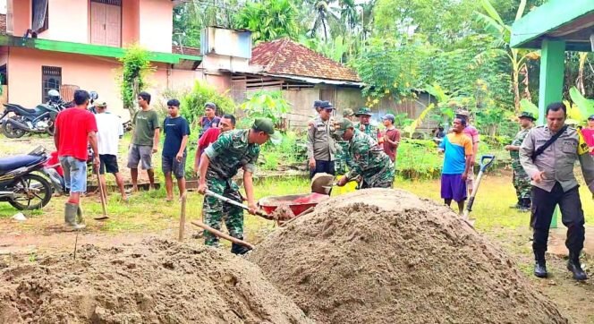 
<span style='color:#ff0000;font-size:14px;'>Jelang HUT Korem 031/WB</span> <br> TNI-Polri di Rohul bersama Warga Goro Bersihkan Musholla