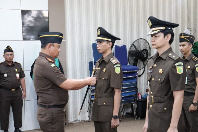 
Kajari Rohul Lantik Kepala Seksi Perdata dan Tata Usaha Negara