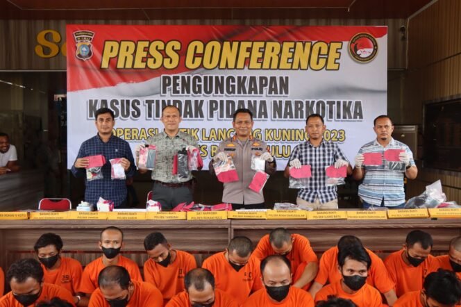 
Melalui Operasi Antik, Polres Rohul Ungap 32 Kasus dan 43 Tersangka Penyalahgunaan Narkotika