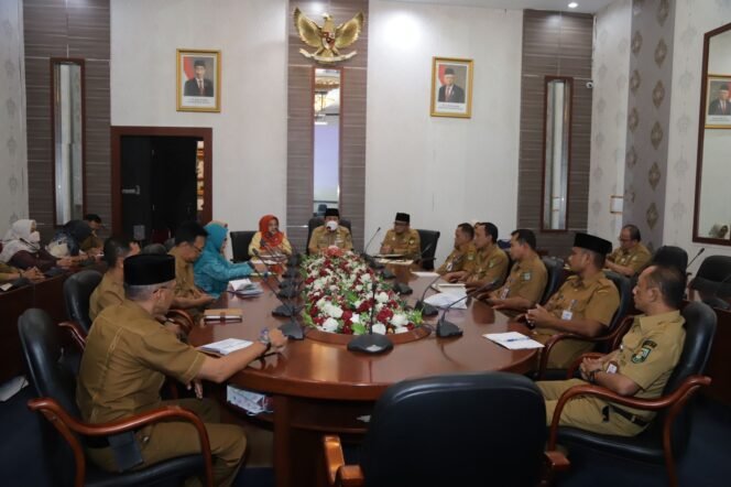 
<span style='color:#ff0000;font-size:14px;'>Libatkan Tim Pakar dan Turunkan 927 TPK</span> <br> Bupati Sukiman Komit Turunkan Stunting di Rohul