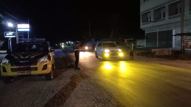 
<span style='color:#ff0000;font-size:14px;'>Wujudkan Harkamtibmas Selama Ramadhan</span> <br> Personil Polsek Kepenuhan Gelar Blue Light Patroli, Cegah Lakalantas dan C3