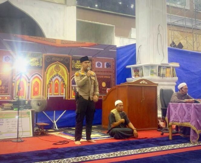 
<span style='color:#ff0000;font-size:14px;'>Ops Ketupat Lancang Kuning 2023</span> <br> Melalui Tarawih Keliling, Kapolsek Kepenuhan Sampaikan Pesan Kamtibmas