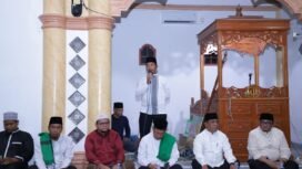 FOTO : Kades Kepenuhan Raya Bambang Hadi Donosuko menyampaikan Sambutan dalam kegiatan Safari Ramadhan Pemkab Rohul