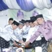 FOTO : Bupati Rohul H. sukiman dan Staf Ahli Gubernur bersama menekan Sirine bertanda Pembukaan MTQ Ke XXIII Tingkat Kabupaten Rokan Hulu dimulai