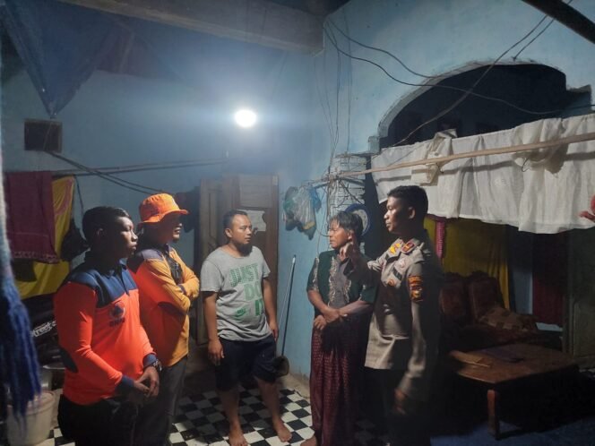 
5 Unit Rumah di Desa Pasir Jaya Diterjang Angin Puting Beliung, Kapolsek Rambah Hilir Gercep 