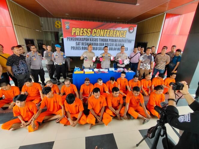 
<span style='color:#ff0000;font-size:14px;'>Press Release Pengungkapan Kasus Narkotika</span> <br> Polres Rohul Ungkap 14 Kasus Narkotika, Tersangka 19 Orang