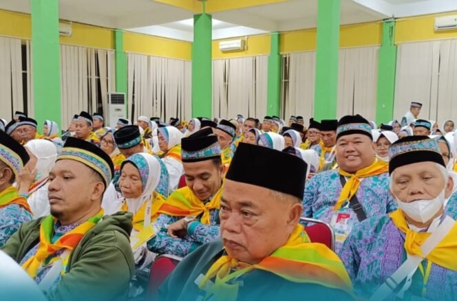 
Bupati Sukiman Lepas Keberangkatan JCH Rohul Dari Embarkasi Haji Antara Riau