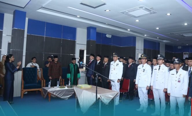 
<span style='color:#ff0000;font-size:14px;'>Pelantikan 73 Pejabat Eselon III dan IV</span> <br> Ini Nama-Nama dan Jabatan Pejabat Eselon III dan IV Rohul yang Dilantik