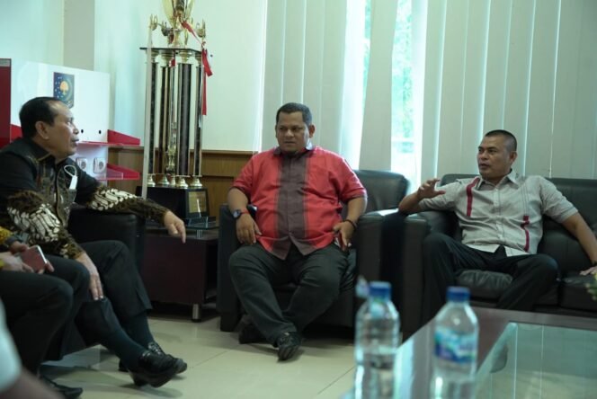 
<span style='color:#ff0000;font-size:14px;'>Terkait Verifikasi Pemekaran Desa</span> <br> Bupati Sukiman Bersama Kades Kunjungi Dirjen Bina Pemdes Kemendagri