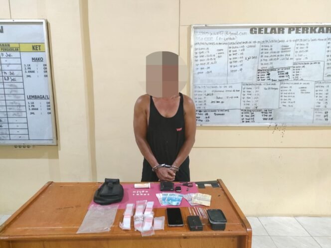 
Personil Polsek Tambusai Utara Tangkap Pemilik Sabu 2,50 Gram
