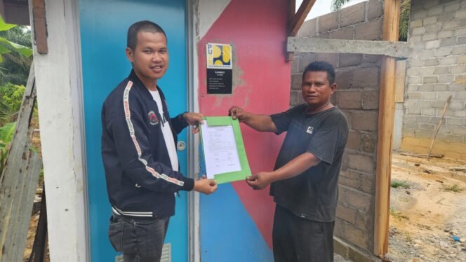 
Terima Bantuan MCK, Warga Rohul Apresiasi Perjuangan Anggota DPR RI Effendi Sianipar