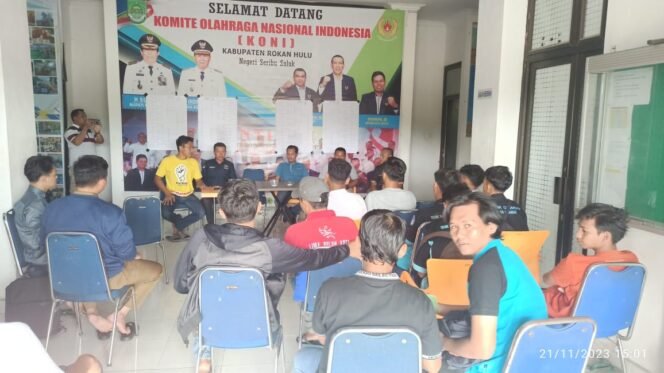 
<span style='color:#ff0000;font-size:14px;'>Rebutkan Piala Bergilir</span> <br> 120 Klub di Rohul Siap Berlaga di Open Turnamen Mini Soccer PWI CUP II