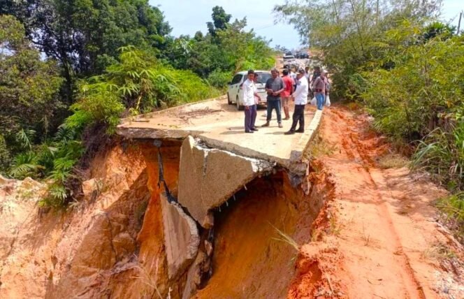
Jalan Putus di Rohul, PUPR PKPP Riau akan Bangun Jembatan Sementara