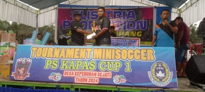 
Karang Taruna Kepenuhan Sejati Sukses Gelar Turnamen Mini Soccer PS Kapas CUP I